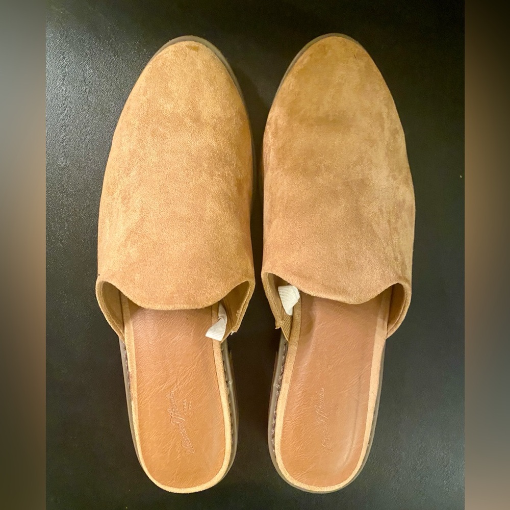 Universal Thread suede mules